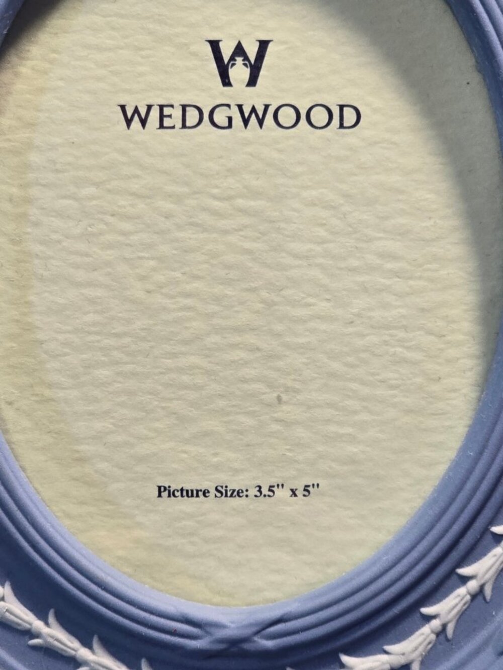 Wedgwood Blue Jasperware Oval Picture Frame 3.5"x5" White Laurel Design England - Picture 2 of 7